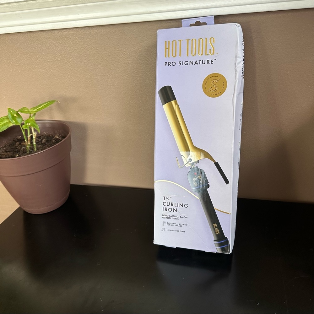 Hot Tools Curling Iron Size 1 1/4”